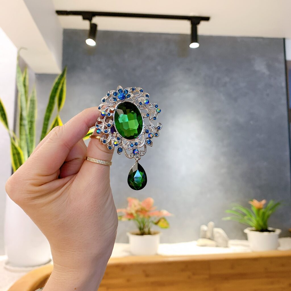 Cài áo giọt nước đá xanh lá, ghim cài áo đính đá sang trọng AC1747