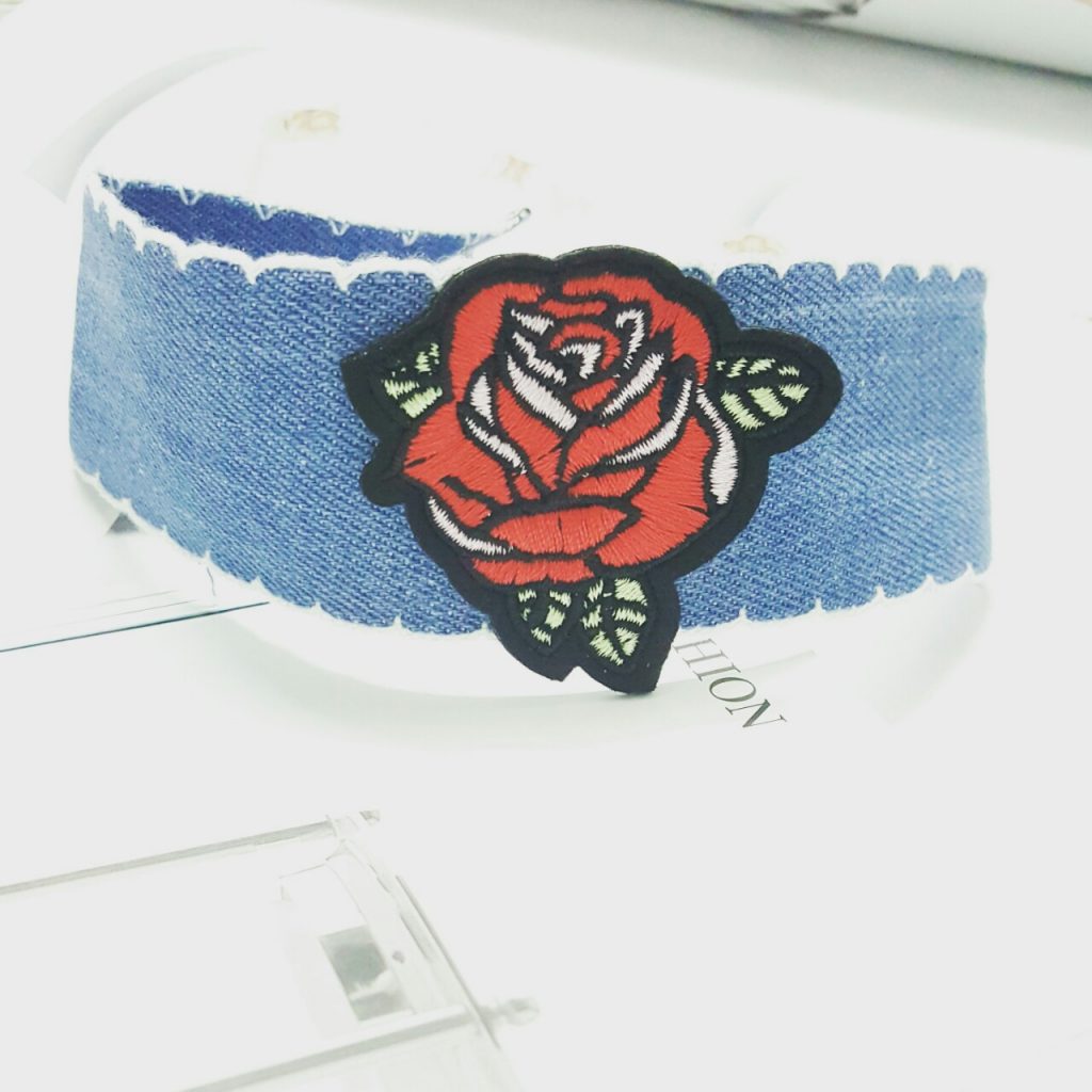 Chocker jean hoa hồng AV22540