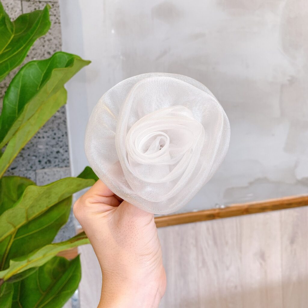 AC30-3 Ghim áo hoa màu trắng, Cài áo hoa độc đáo, Ghim cài áo hoa voan, Hoa cài áo nữ