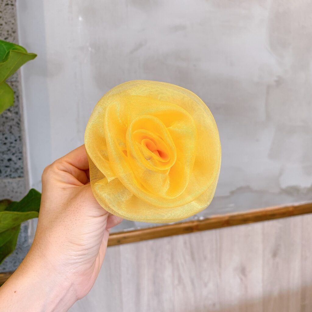 AC10-13 Ghim hoa màu vàng, Cài áo hoa độc đáo, Ghim cài áo hoa voan, Hoa cài áo nữ