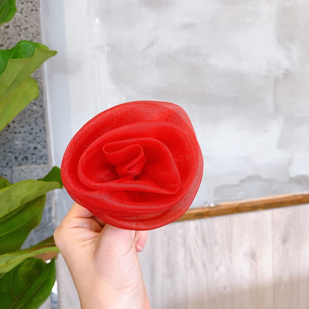 AC20-5 ghim áo hoa đỏ, Cài áo hoa độc đáo, Ghim cài áo hoa voan, Hoa cài áo nữ