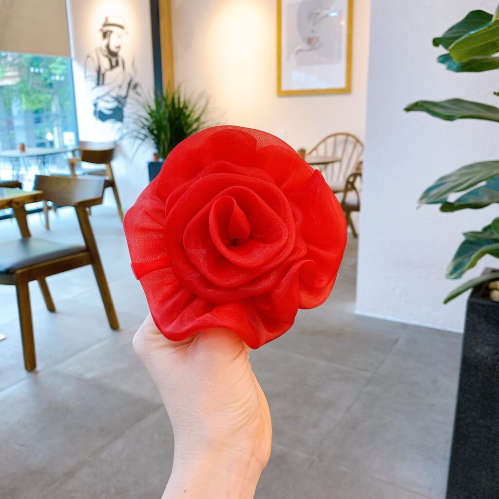 AC20-26 Ghim áo màu đỏ đô, bông lớn, Cài áo hoa độc đáo, Ghim cài áo hoa voan, Hoa cài áo nữ