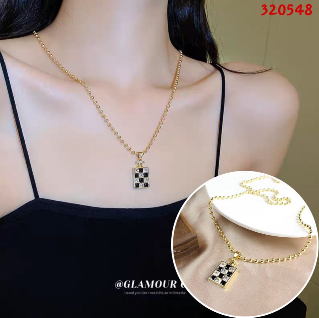 Vòng cổ dáng dài chai nước hoa caro đá trắng đen AV3205