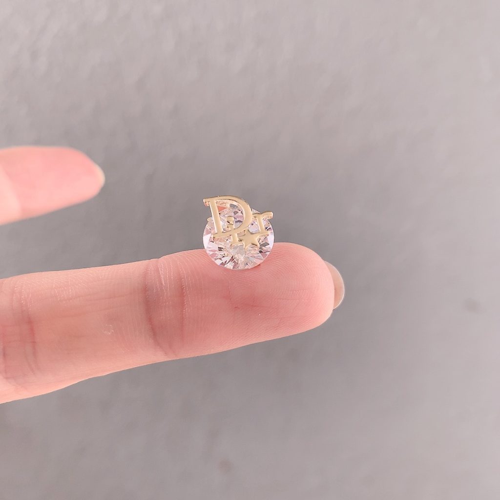 Cài áo đá zircon nhí mặt chữ D cao cấp, thiết kế đơn giản AC4035