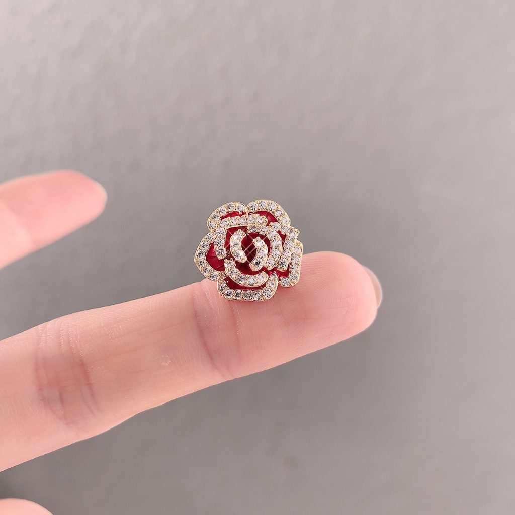 Cài áo hoa hồng đỏ cao cấp, hoa nhí xinh AC3925