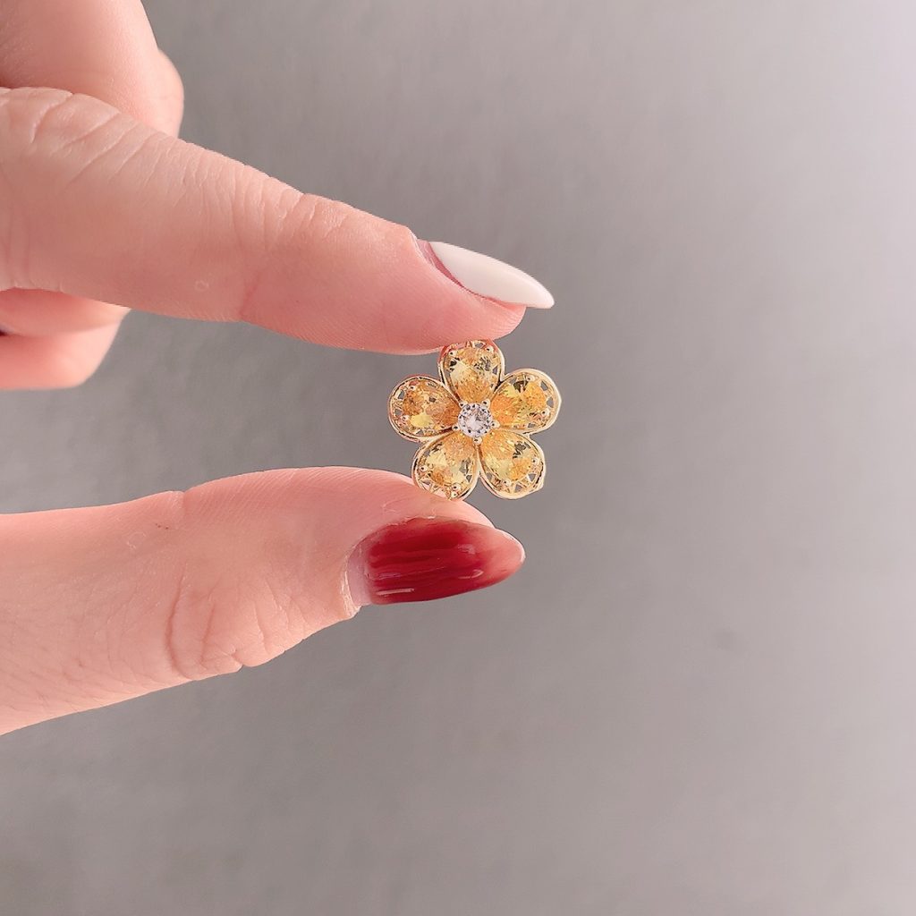 Cài áo hoa 5 cánh đá vàng AC3958