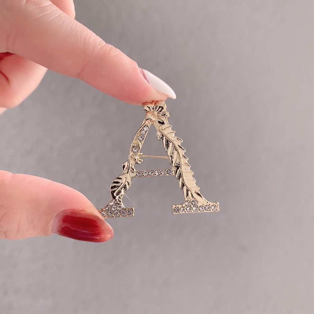 Cài áo nữ, ghim cài áo chữ A thời trang AC2394