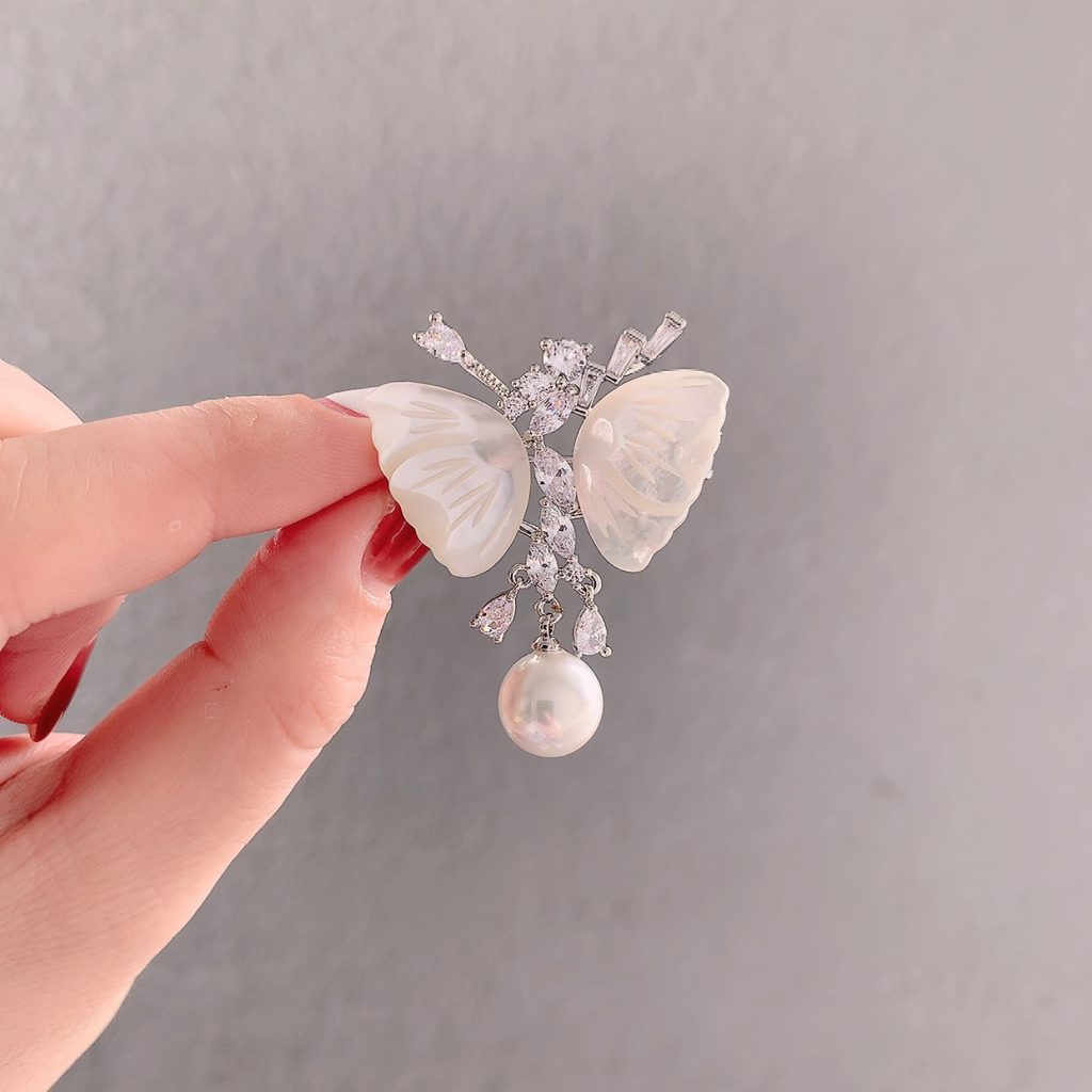 Cài áo hồ điệp nhụy đá giọt ngọc, trâm cài áo thiết kế độc đáo sang trọng AC3058