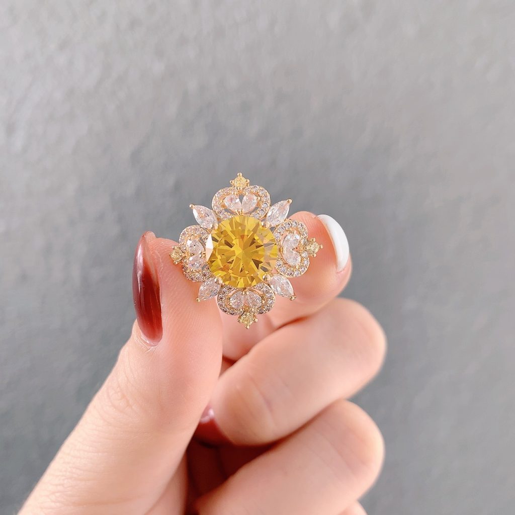 Cài áo nhụy đá vàng viền full đá zircon xi vàng pha cao cấp AC3974