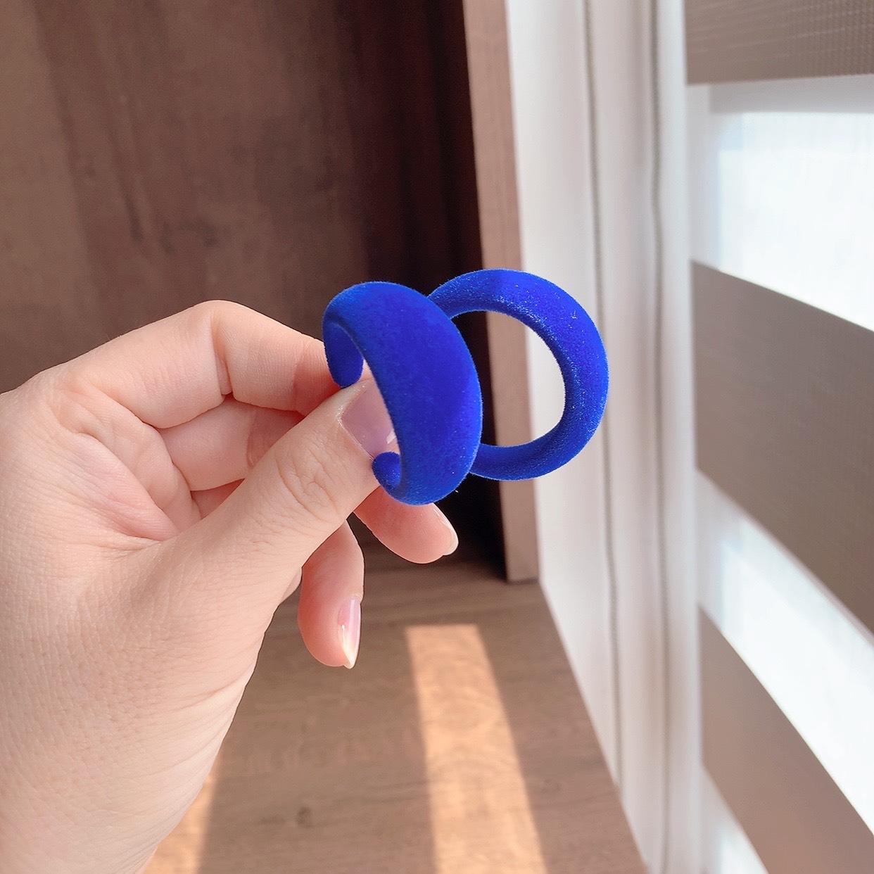 Bông tai chữ C xanh nhung AB3624