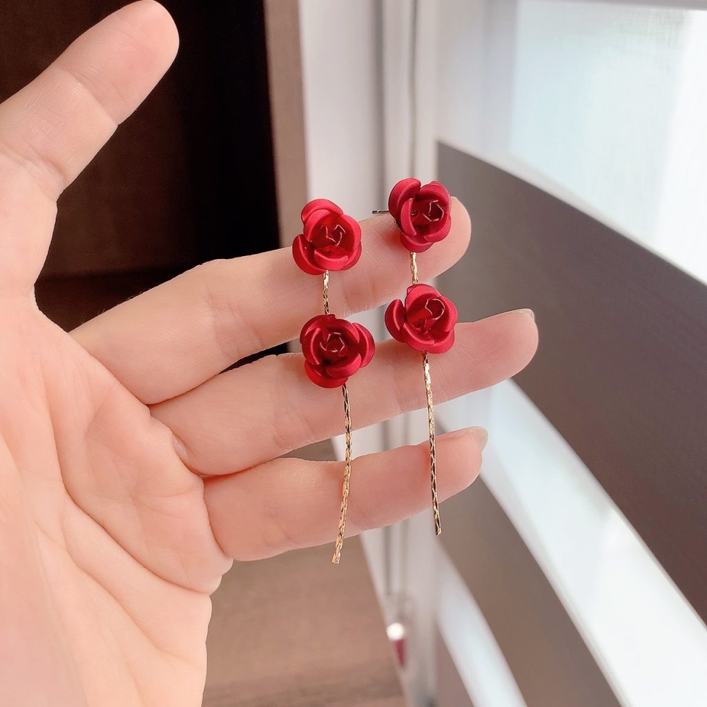 Bông tai hoa hồng đỏ xinh đẹp dáng dài AB3489