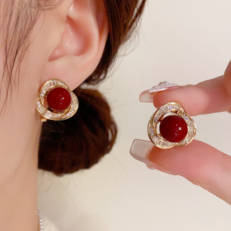 Bông tai nữ sát tai ngọc đỏ viền đá zircon xi vàng pha, thiết kế Đẹp độc đáo, cao cấp, sang trọng B1374