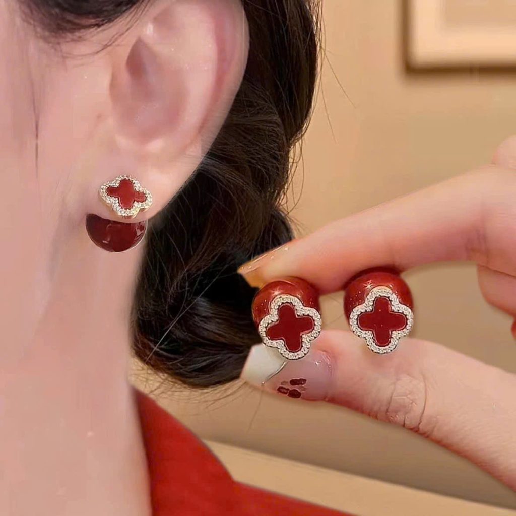 Bông tai cỏ 4 lá đỏ ngọc sau độc đáo tone tết sang trọng B1542