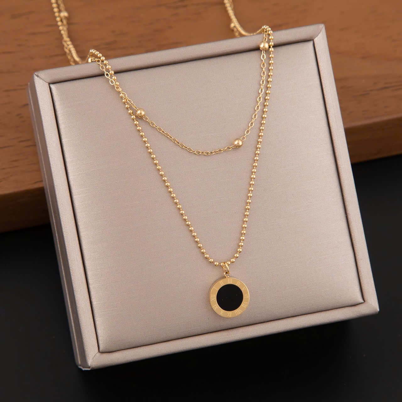 Dây chuyền tầng titan tầng 2 mặt đen trắng AV3271