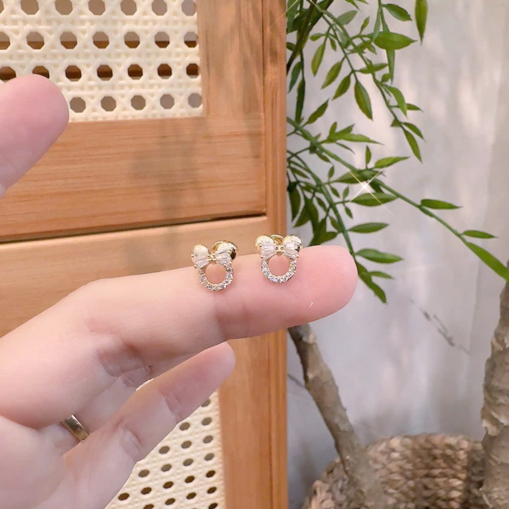 Bông tai TITAN sát tai chuôi vặn mặt gấu đính đá cao cấp, dạng nhỏ xinh B1936