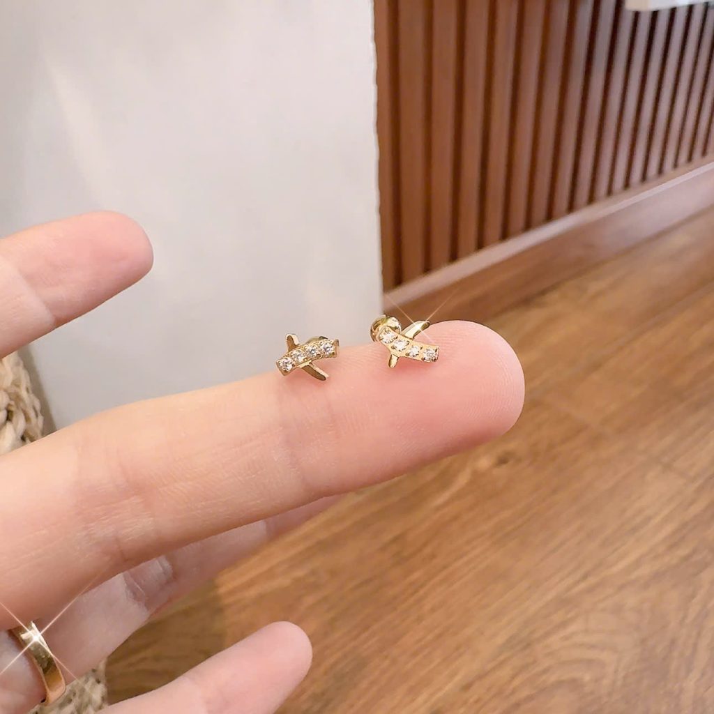 Bông tai TITAN chữ X nhí đính đá chuôi vặn, Hoa tai sát tai điểm nhấn thời trang B1910