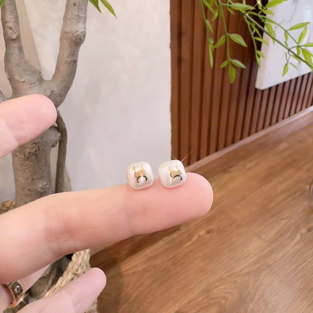 Bông tai TITAN sát tai chuôi vặn ngọc vuông nhí xi cao cấp nhẹ nhàng điểm nhấn cho khuôn mặt B1896