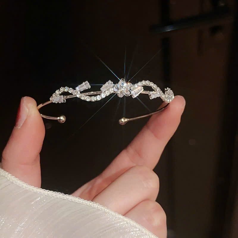 Vòng tay hoa mix họa tiết full đá sang trọng xi màu bạc B2007