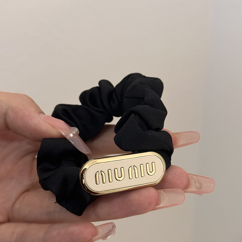 Cột tóc MIU MIU tone màu kem dây đen, phụ kiên cột tóc đẹp B2145