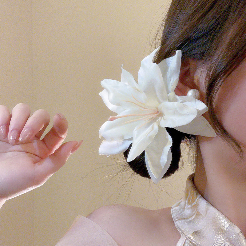 Kẹp tóc hoa loa kèn màu TRẮNG KEM sang trọng, phụ kiện kẹp tóc đi biển B2458