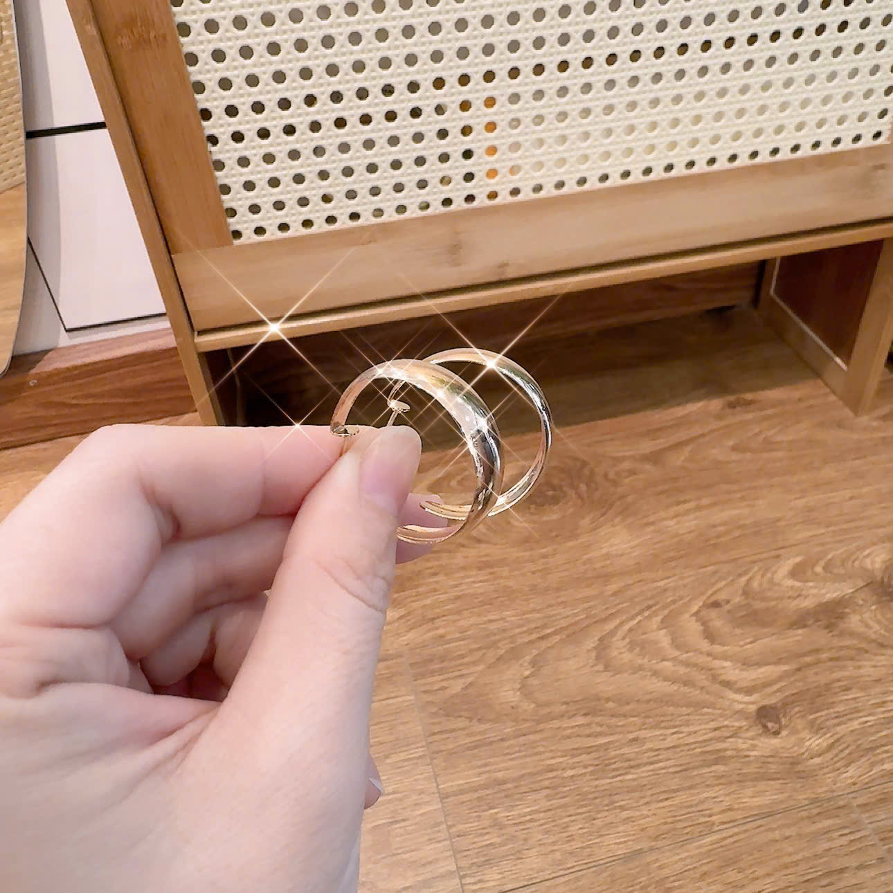 Bông tai chữ Cmàu vàng trơn bóng (đk trong 2.5cm), phụ kiện hoa tai thời trang B2361