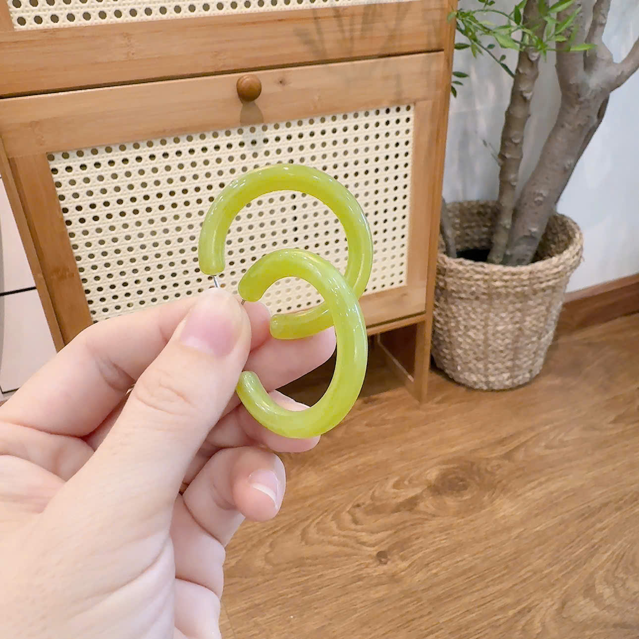 Bông tai chữ C xanh lá độc đáo ĐK 3cm, phụ kiện hoa tai cá tính màu sắc nữ B2367