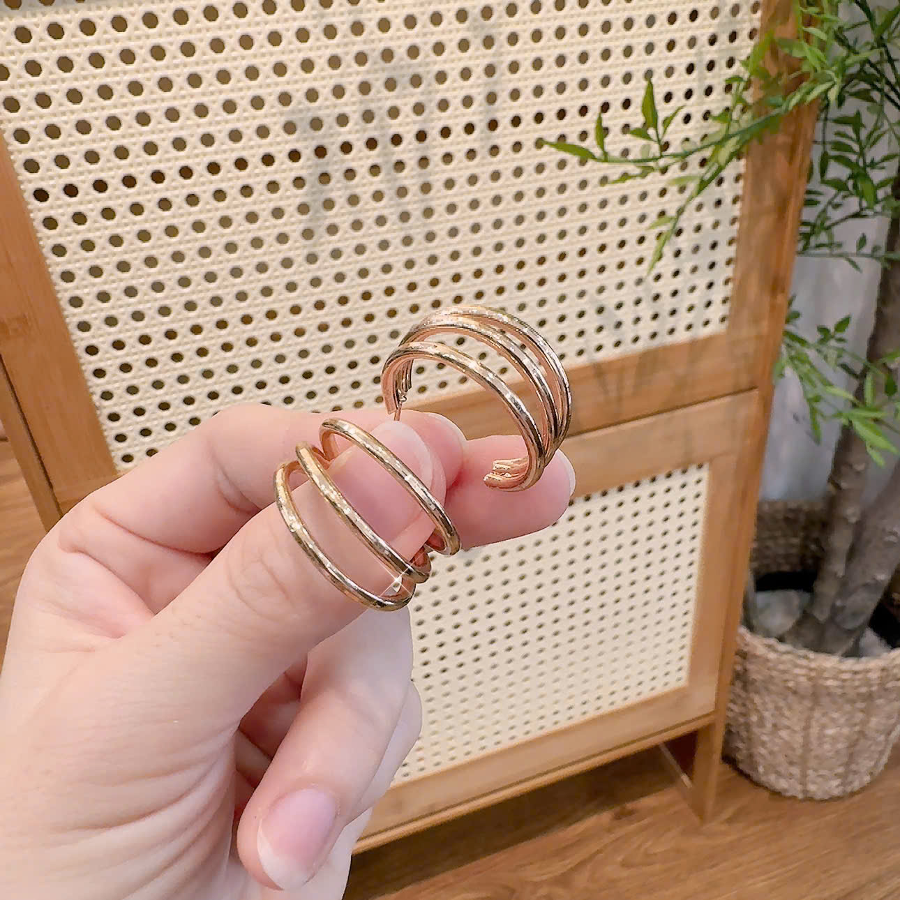 Bông tai chữ C vàng 3 vòng đk 2cm, phụ kiện hoa tai nữ cá tính phong cách B2370