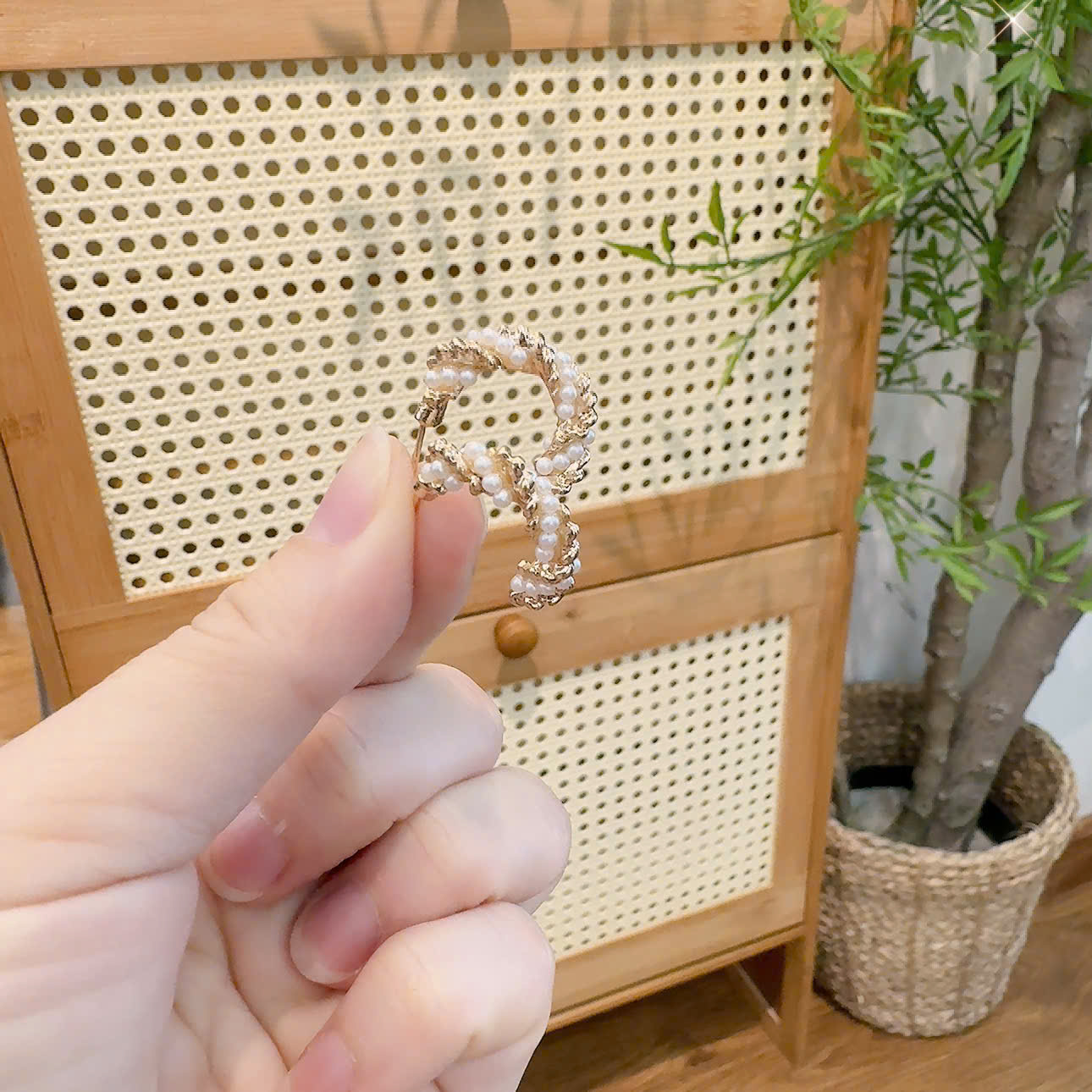 Bông tai chữ C ngọc xoắn ĐK 1.5cm, phụ kiện hoa tai nữ cá tính độc đáo B2368