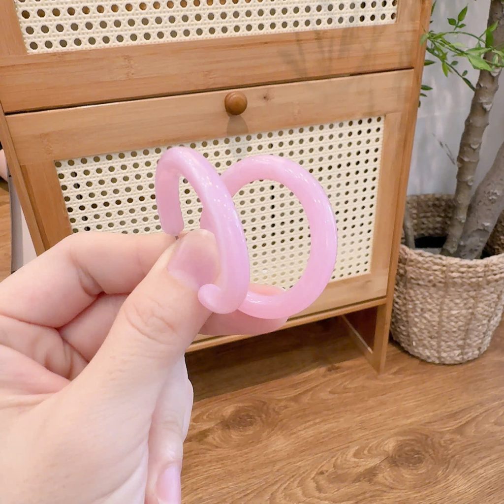 Bông tai chữ C màu hồng dk 3cm, phụ kiện hoa tai đi biển độc đáo B2381