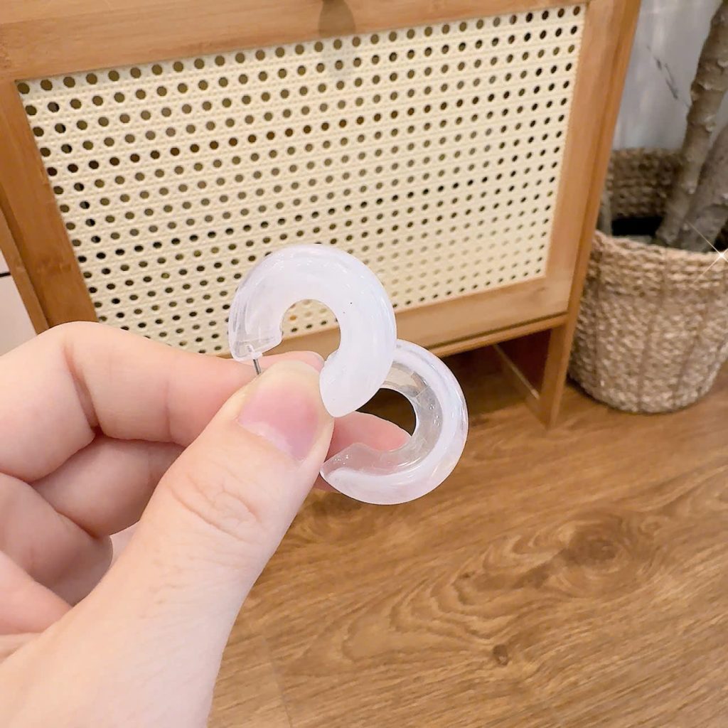 Bông tai chữ C màu trắng đk 1cm, phụ kiện hoa tai đi biển màu sắc B2382