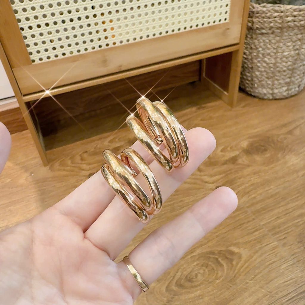 Bông tai chữ C màu vàng trơn 3 vòng đk 2.5cm, phụ kiên hoa tai nữ cá tính B2378