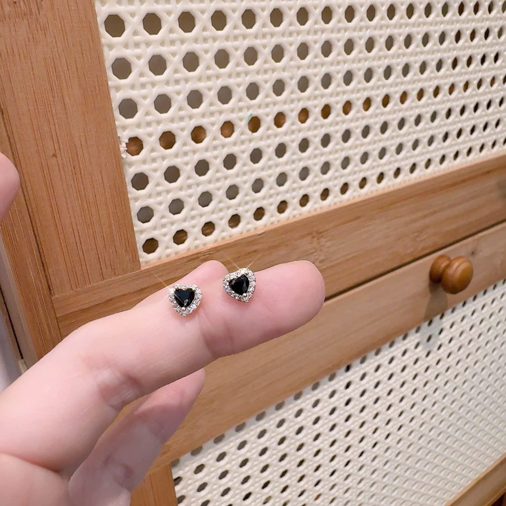 Bông tai cao cấp đá zircon trái tim đá ĐEN viền đá liti độc đáo, sang trọng B2390