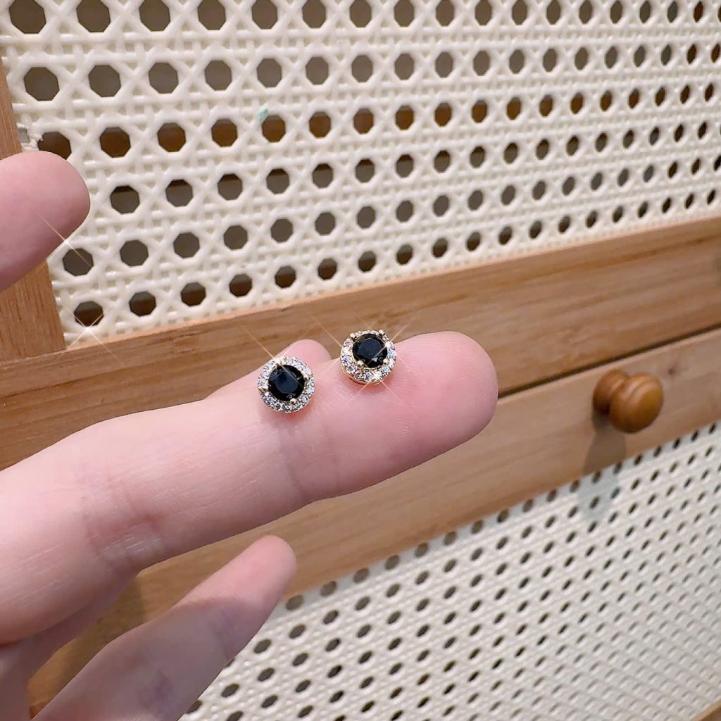 Bông tai cao cấp đá zircon hình TRÒN đá ĐEN xi vàng pha viền đá liti độc đáo, sang trọng B2396