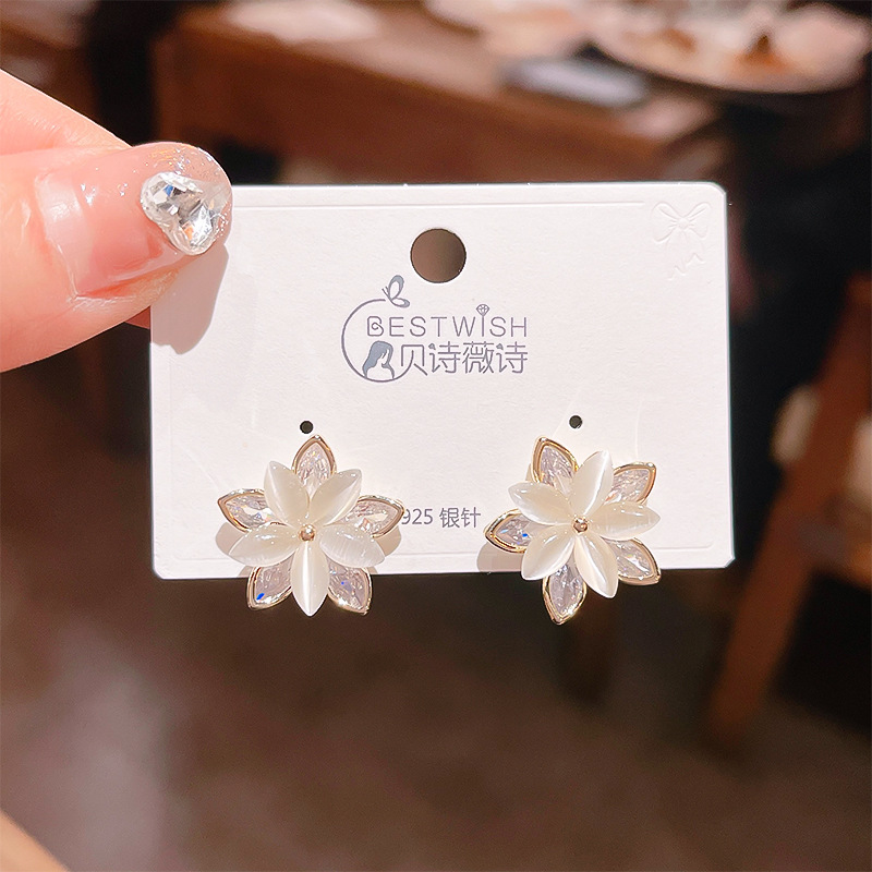 Bông tai hoa đá zircon mắt mèo thiết kế Hàn quốc sang trọng độc đáo, bông tai đi tiệc đẹp B2655