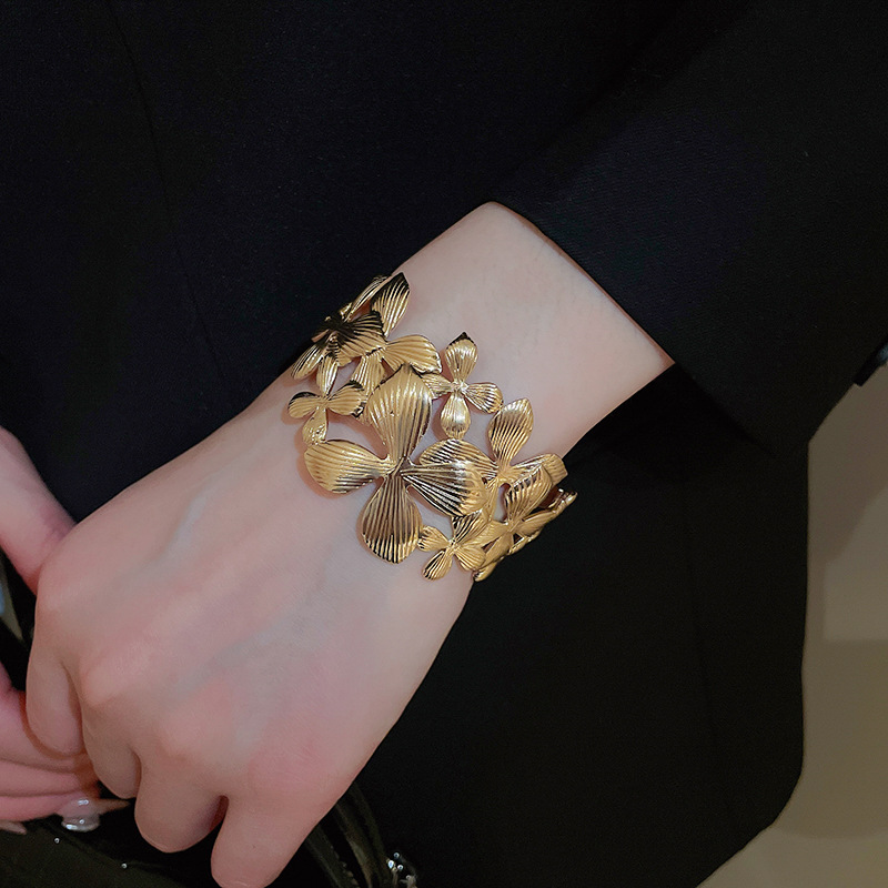 Vòng tay hoa 4 cánh màu VÀNG, vòng tay cá tính phong cách đôc đáo B2613