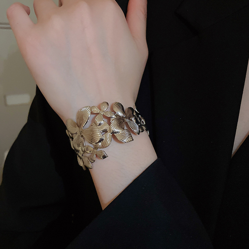 Vòng tay hoa 4 cánh màu BẠC, vòng tay cá tính phong cách đôc đáo B2614