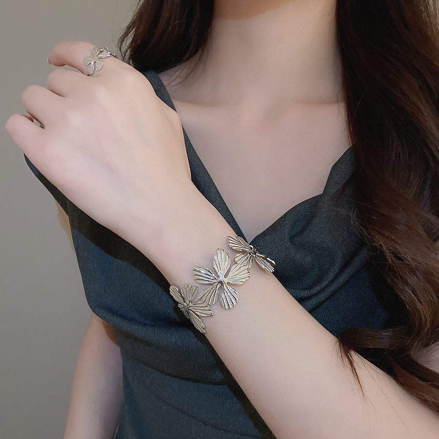 Bộ nhẫn và vòng tay màu BẠC FREESIZE hoa 5 cánh, phụ kiện vòng tay cá tính phong cách B2640