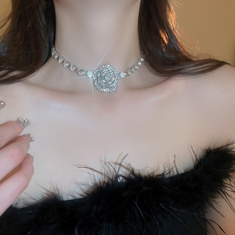 Dây chuyền HOA ĐÁ phụ kiện vòng cổ đẹp, nổi bật, sang trọng B2584