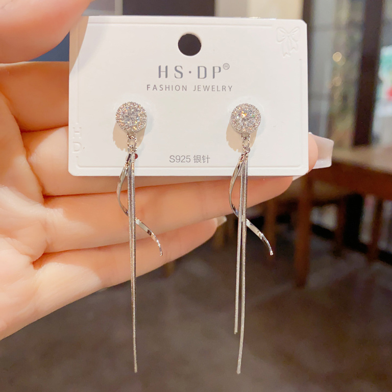 Bông tai dáng tài TUA RUA xi màu bạc cao cấp, thiết kế thanh mảnh độc đáo B2767