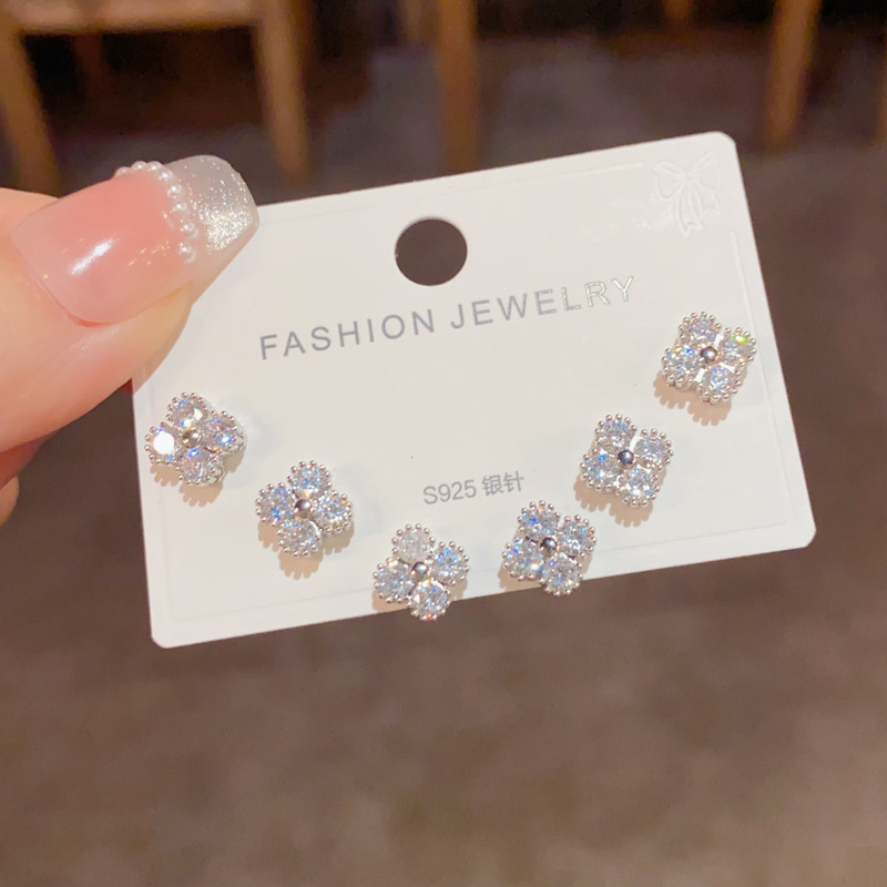 Bộ 3 đôi hoa tai cỏ 4 lá đá zircon cao cấp cực kì sáng đẹp bền màu, thiết kế nhỏ xinh B2769