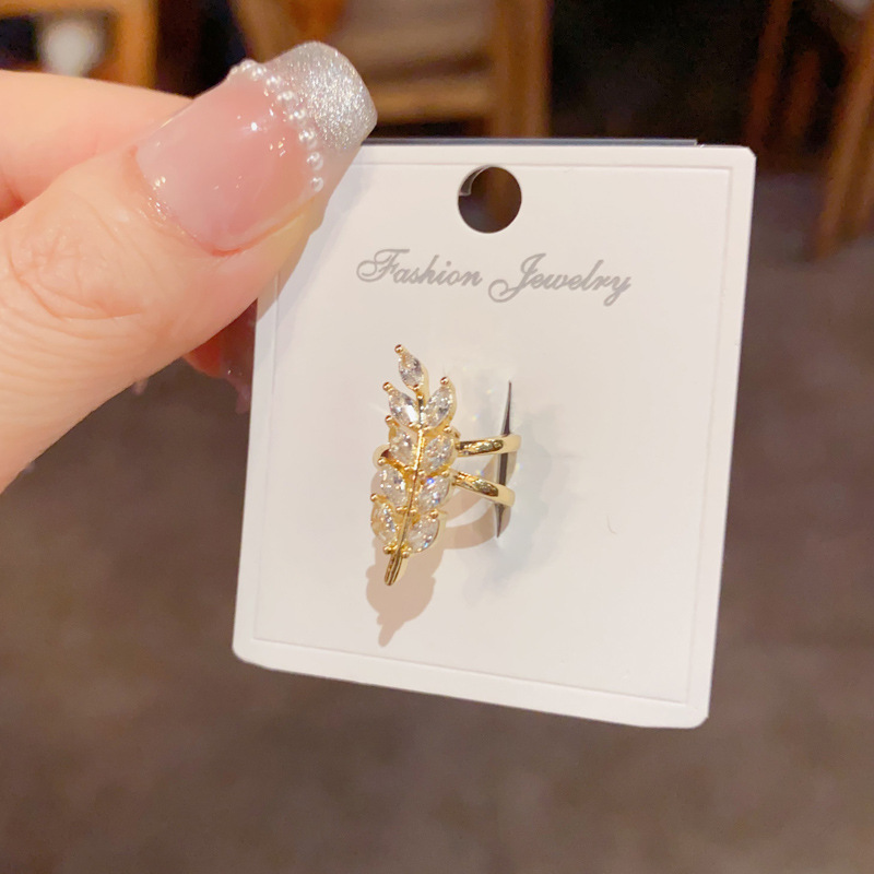 Kẹp vành tai CHIẾC LÁ full đá zircon cao cấp xi vàng pha sáng đẹp lấp lánh B2780