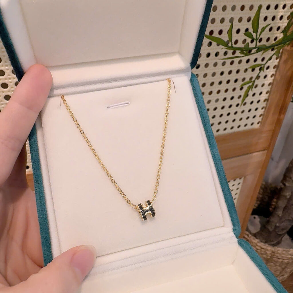 Dây chuyền cao cấp logo Chữ H ĐEN nhỏ mã VIP cao cấp VÀNG GOLD B2850