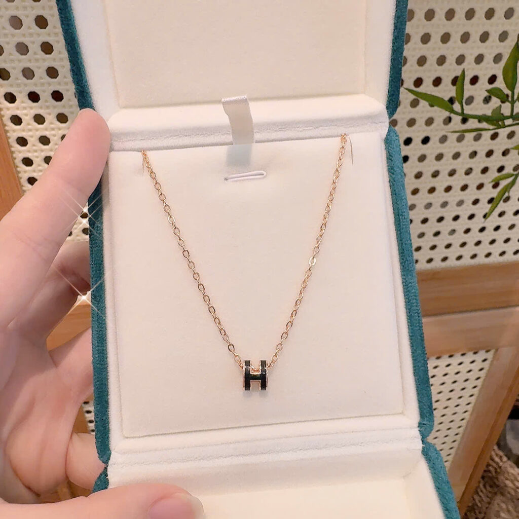 Dây chuyền logo Chữ H ĐEN nhỏ mã VIP cao cấp VÀNG HỒNG B2852