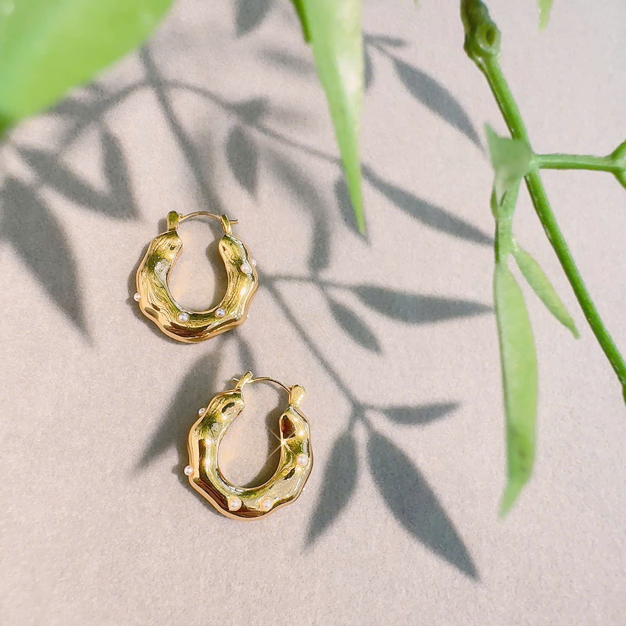 Bông tai mã VIP Basic cao cấp sóng trơn ngọc nhí B2857