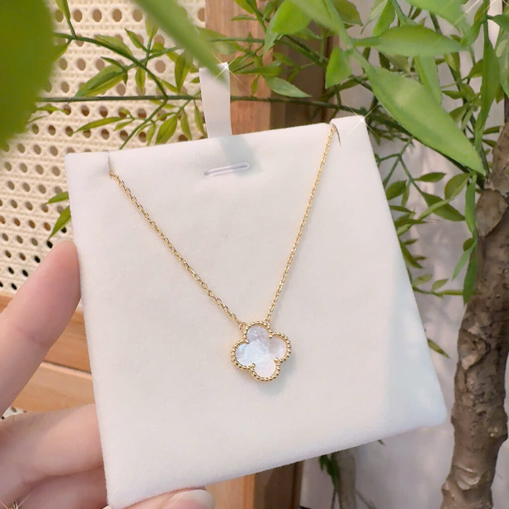 Dây chuyền VÀNG GOLD mã VIP cao cấp mặt Vỏ sò TRẮNG cỏ 4 lá B2884