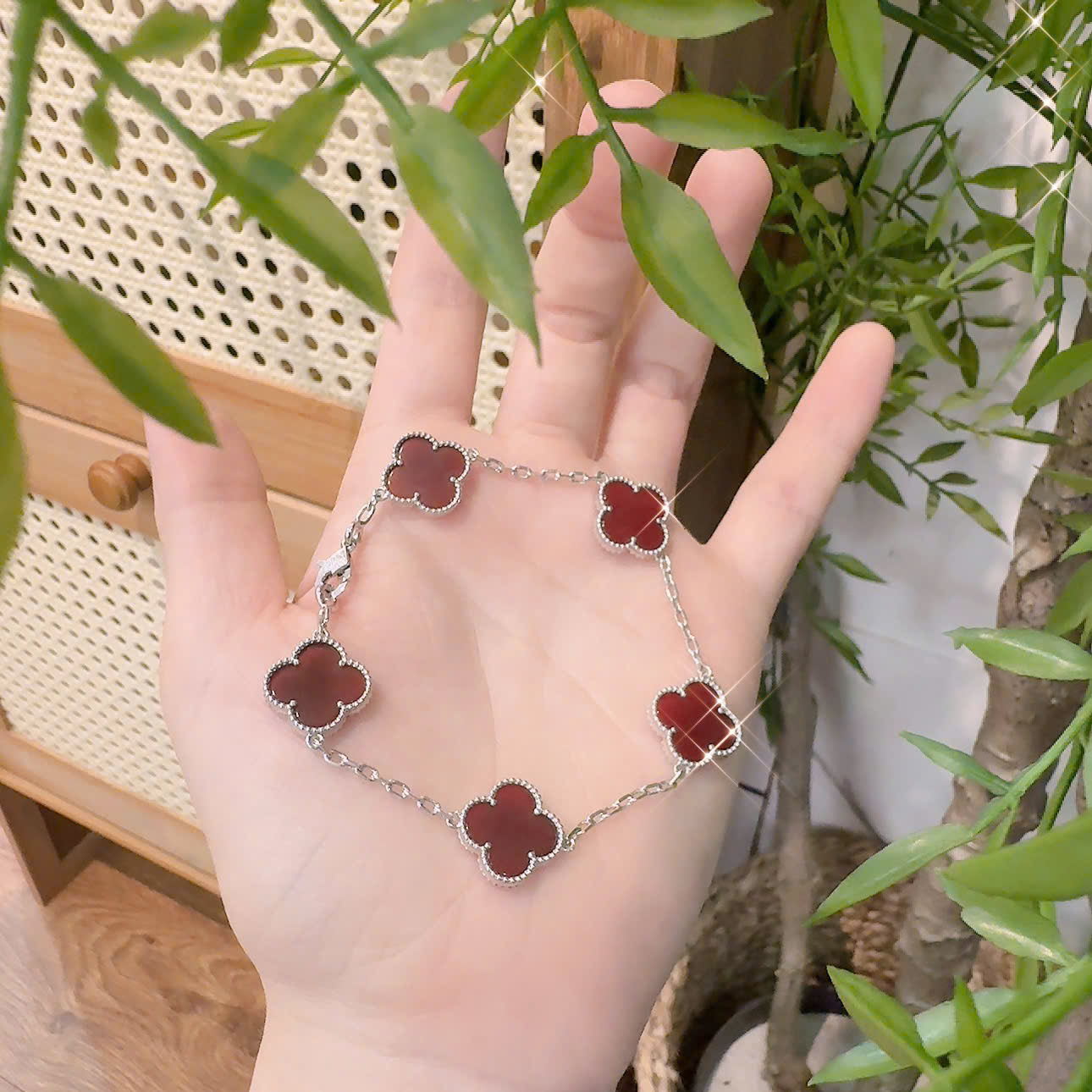 Lắc tay MÃ NÃO cỏ 4 lá may mắn ĐỎ ĐÔ cao cấp mã VIP cỏ 4 lá B2885