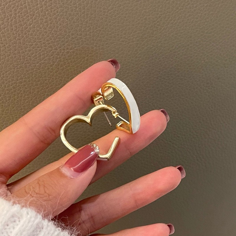 Bông tai TRÁI TIM basic nền trắng xi vàng mã đẹp AB02548