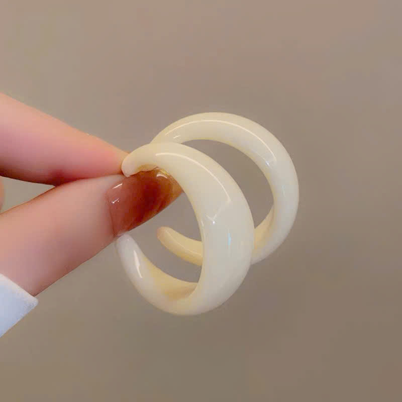 Bông tai chữ C TRẮNG KEM màu sắc tươi mới thời trang B02299