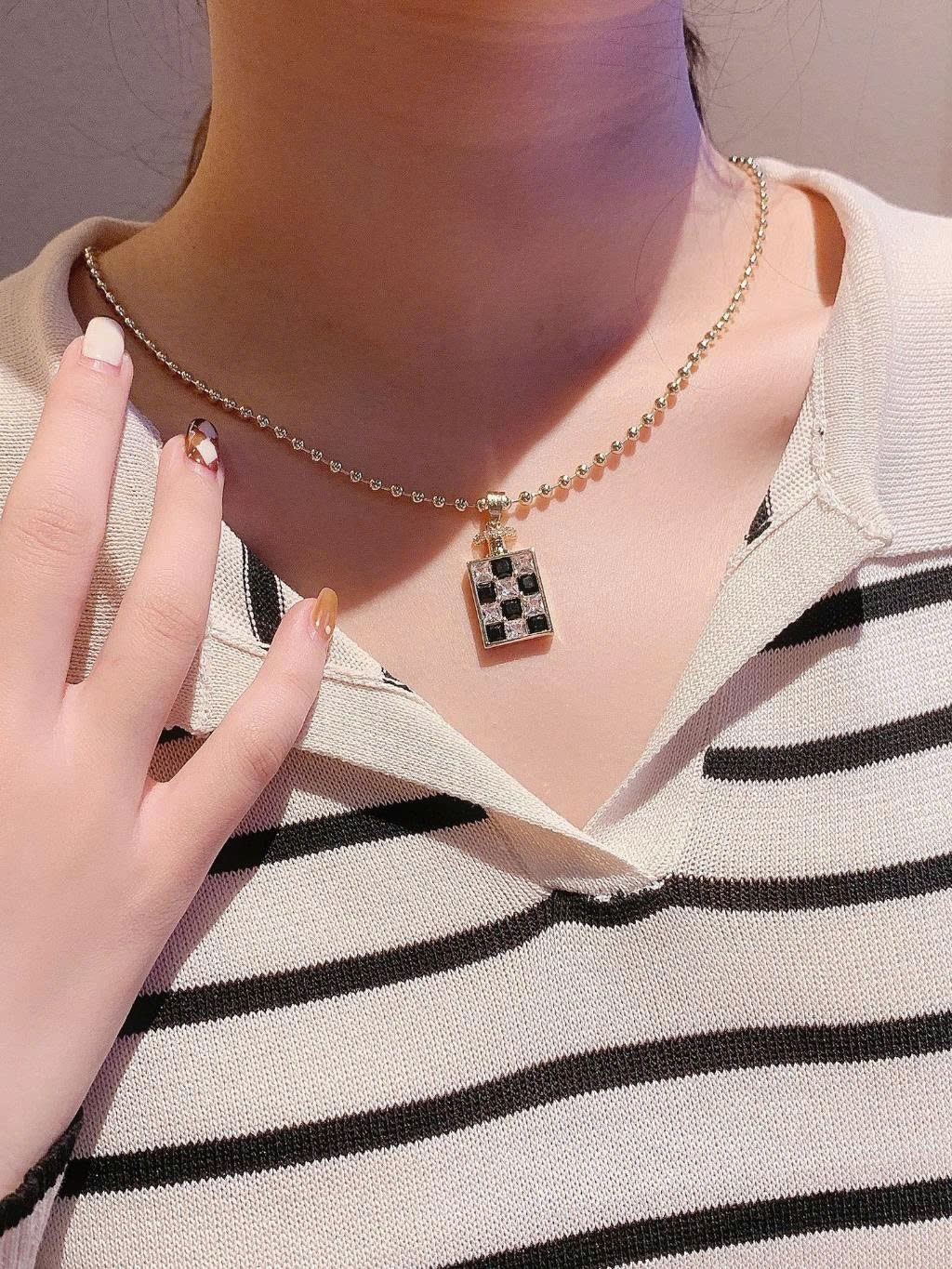 Dây chuyền các tính chai NƯỚC HOA đính đá độc đáo AV03205