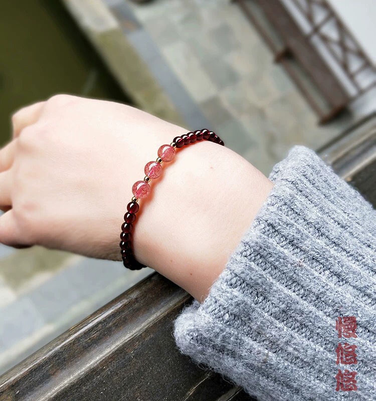 Vòng tay Freezie co giãn ngọc HỒNG LỰU 3 đá đơn giản, thiết kế nhỏ xinh, quà tặng B2889